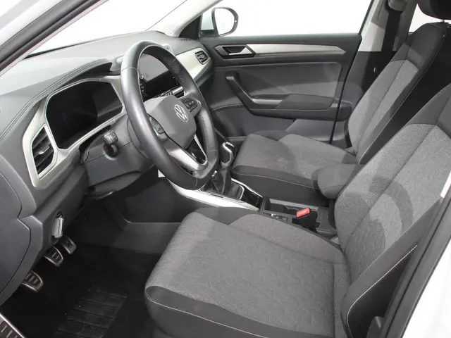 Volkswagen T-Roc 3