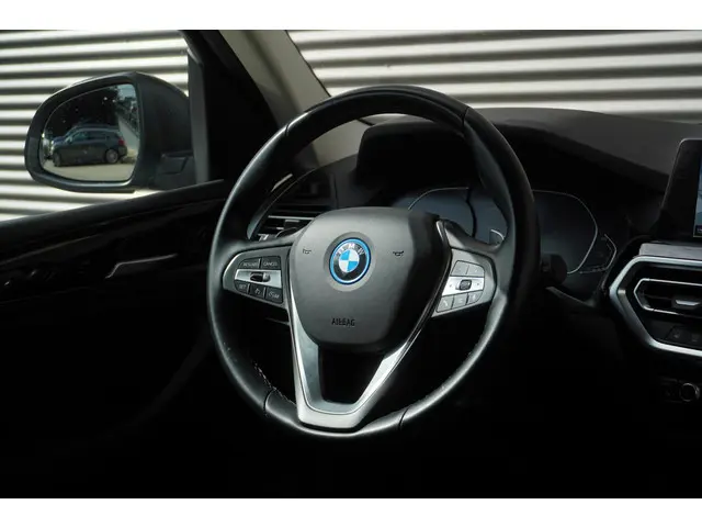 BMW X3 xDrive30e 2022 Hybride Benzine 24