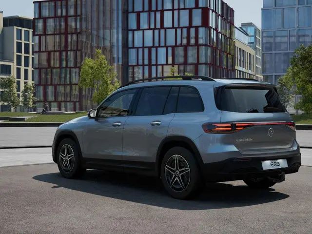 Mercedes-Benz EQB 250+ AMG Line 71 kWh 2025 Elektrisch 28