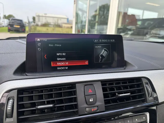 BMW 1 Serie 118i High Executive 2019 Benzine 23