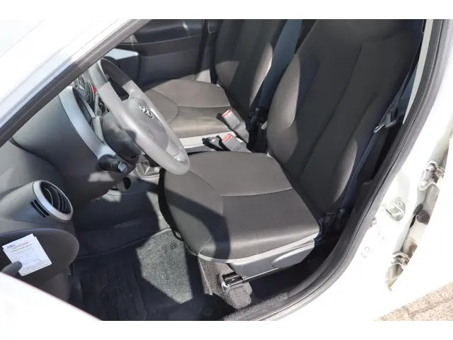 Toyota Aygo 1.0 VVT-i Now, Airco. 2013 Benzine 5