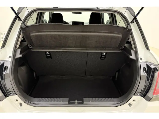 Suzuki Swift 1.2 Style Smart Hybrid 2025 Benzine 16