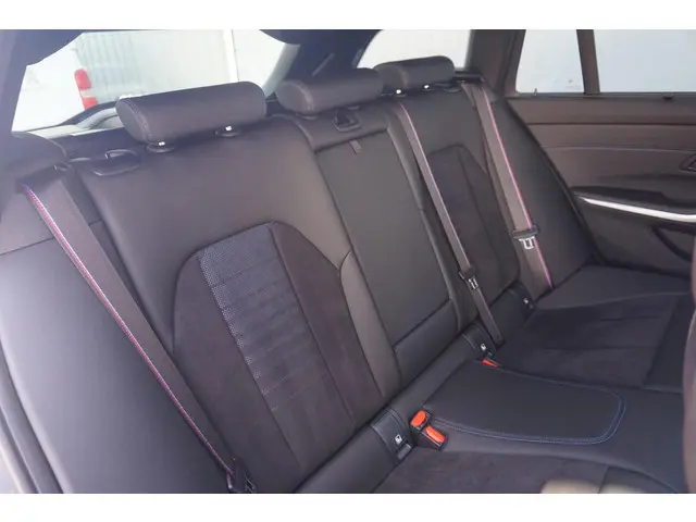 BMW 3 Serie Touring 320i 2024 Benzine 8