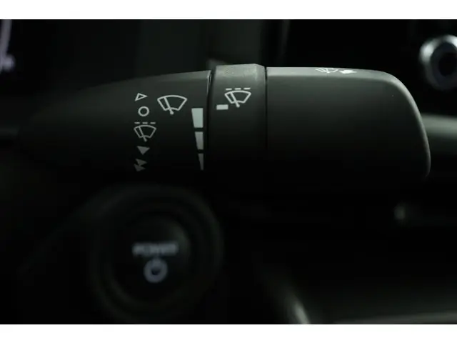 Toyota C-HR 1.8 Hybrid 140 Active 2024 Hybride Benzine 32
