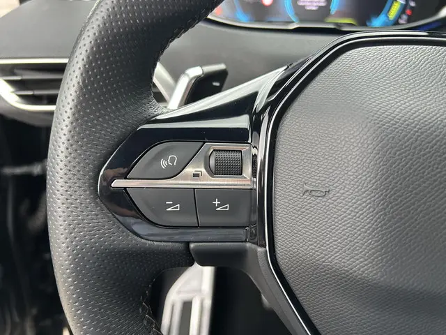 Peugeot 3008 1.6 HYbrid 225 GT 2023 Hybride Benzine 35