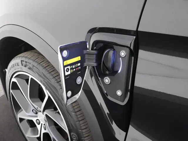 Lynk & Co 01 1.5 PHEV 262PK BLACKLINE 2022 Hybride Benzine 39