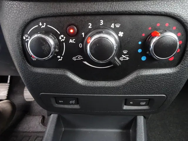 Dacia Lodgy 1.2 TCe Lauréate 7p. Airco Navi 2013 Benzine 9