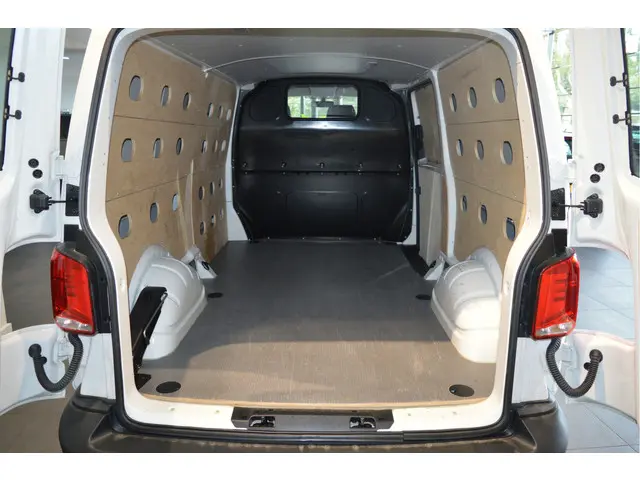 Volkswagen Transporter 2.0 TDI L2H1 28 150pk 2023 Diesel 6