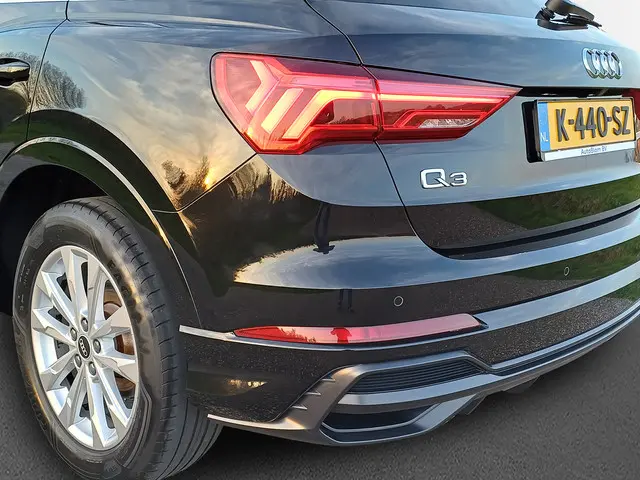 Audi Q3 35 TFSI S edition 2021 Hybride Benzine 16