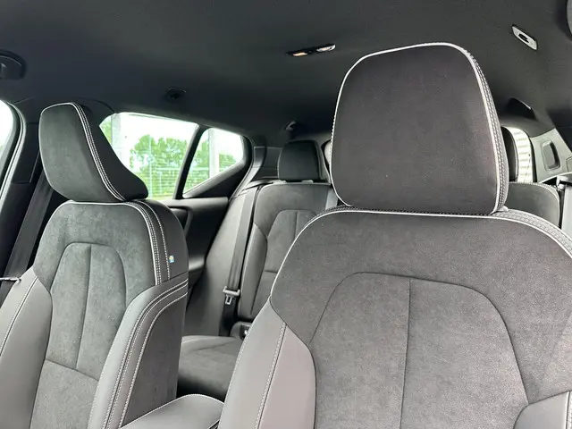 Volvo XC40 2.0 B4 Plus Black Edition 2025 Benzine 12
