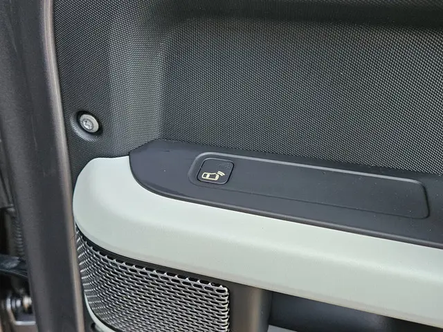 Land Rover Defender 110 2.0 P400e 2021 Hybride Benzine 25