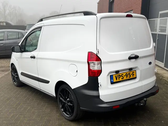 Ford Transit Courier 1.0 Trend EcoBoost S&S 2022 Benzine 4