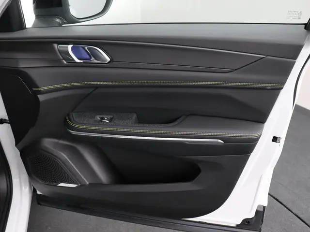 Lynk & Co 01 1.5 More 2025 Hybride Benzine 39