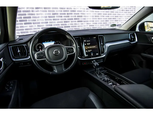 Volvo V60 2.0 T4 Momentum Pro 2019 Benzine 11