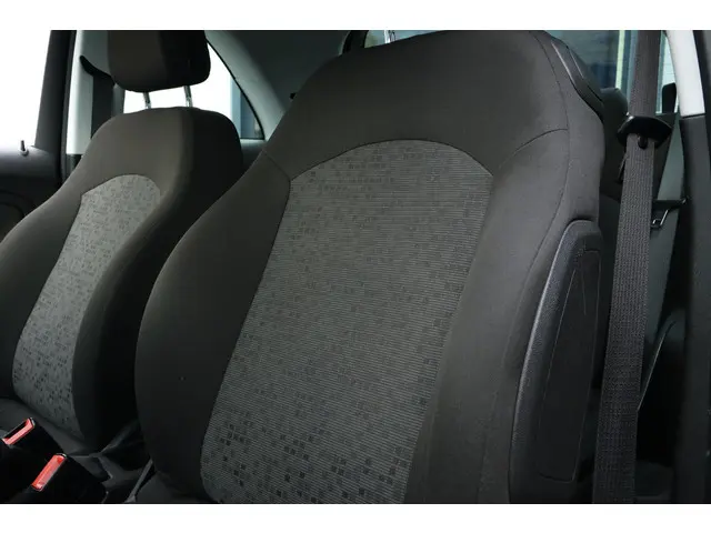 Opel ADAM 1.2 2013 Benzine 12