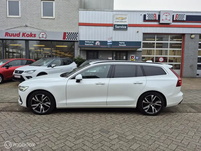 Volvo V60 2.0 B3 PLUS DARK 2023 Hybride Benzine 2