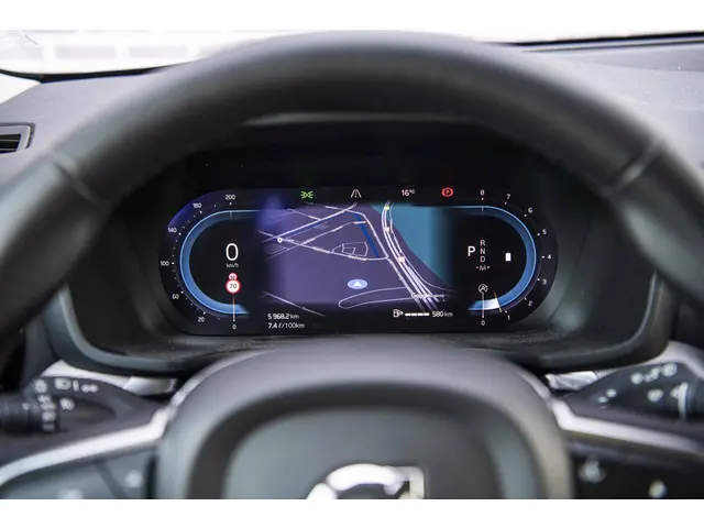 Volvo V60 2.0 B3 Essential Edition 2023 Benzine 13