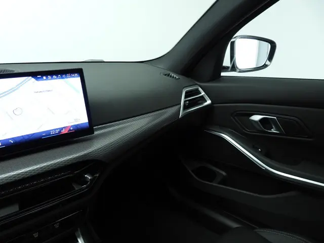 BMW 3 Serie Sedan 318i 2025 Benzine 37