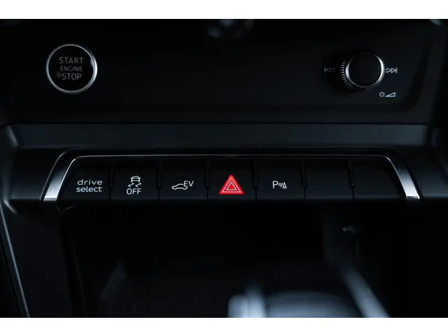 Audi Q3 45 TFSI e S edition 2022 Hybride Benzine 37