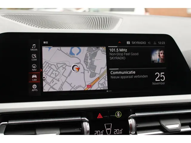 BMW 3 Serie 320i Executive Edition 2020 Benzine 18