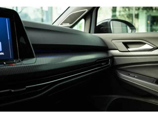 Volkswagen Golf 2.0 TSI R 4Motion 2021 Benzine 24