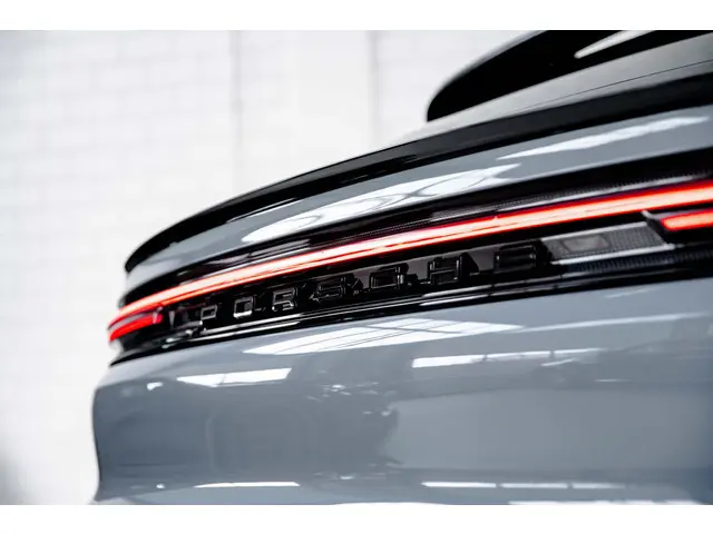 Porsche Cayenne Coupé E-Hybrid 2023 Hybride Benzine 7