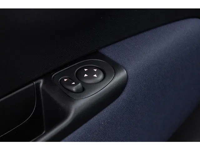 Fiat 500 1.0 Hybrid Club | CRUISE | PDC | AIRCO . 2023 Benzine 8