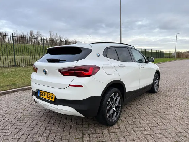 BMW X2 SDrive18i Executive 2022 Benzine 3