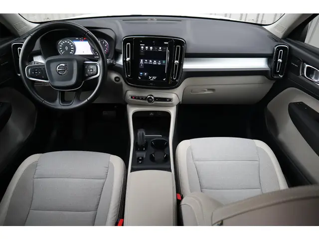Volvo XC40 T4 Momentum Pro 2019 Benzine 26