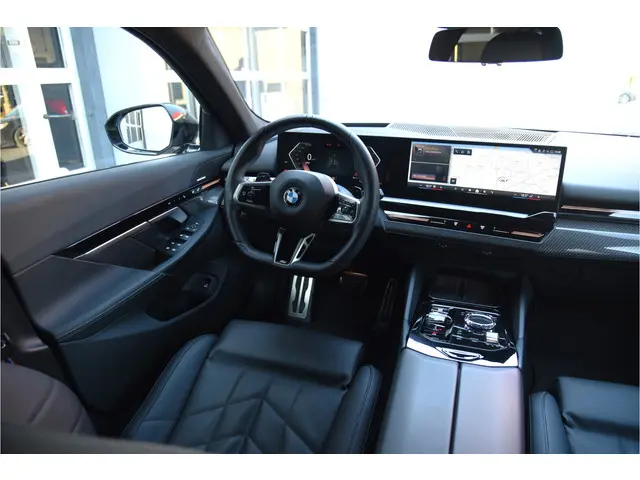 BMW 5 Serie 520i M-Sport 2024 Benzine 32