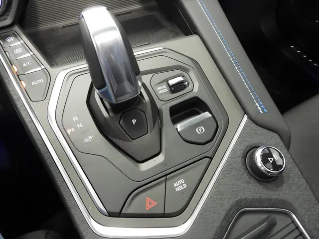 Lynk & Co 01 1.5 PHEV !NIEUW! 2025 Hybride Benzine 21