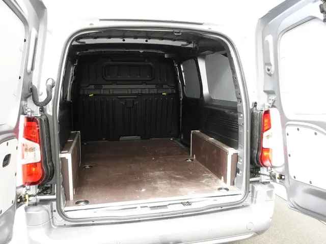 Opel Combo 1.5 BlueHDi 130 S&S L2 2024 Diesel 8