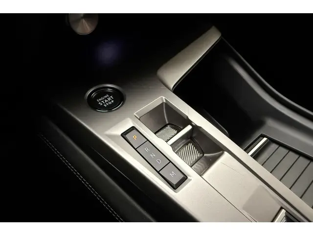 Peugeot 308 SW 1.2T 130pk Automaat Allure 2024 Benzine 29