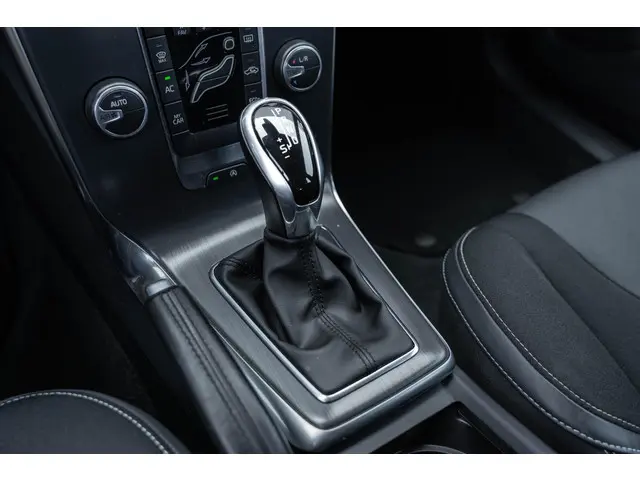 Volvo V40 T3 Momentum Automaat 2015 Benzine 30