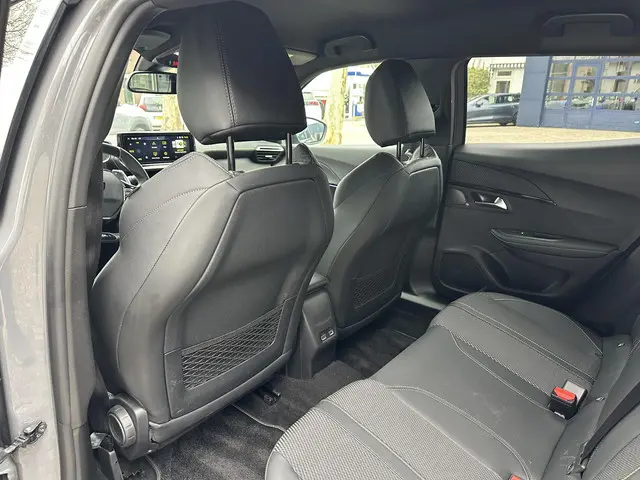 Peugeot 2008 1.2 Hybrid 145 PK GT 2025 Hybride Benzine 33