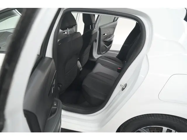 Peugeot 208 PureTech 100 Allure 2022 Benzine 23