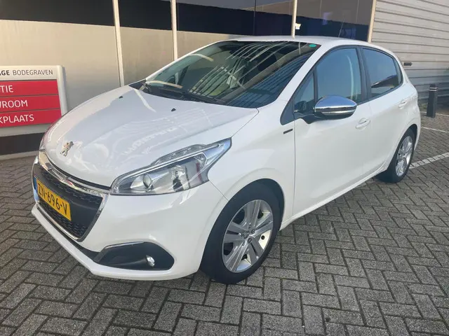 Peugeot 208 1.2 PureTech Signature 2019 Benzine 20