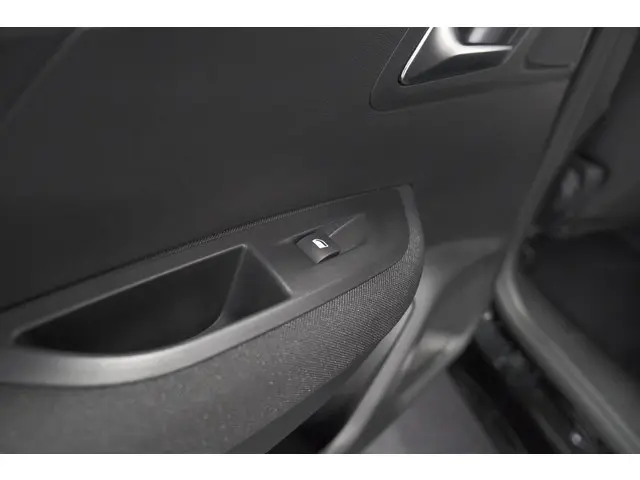 Peugeot 2008 PureTech 130 Active Pack 2023 Benzine 27