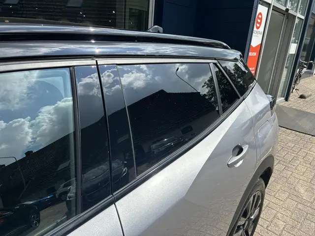 Peugeot 2008 1.2 Hybrid 145 GT 2025 Hybride Benzine 38