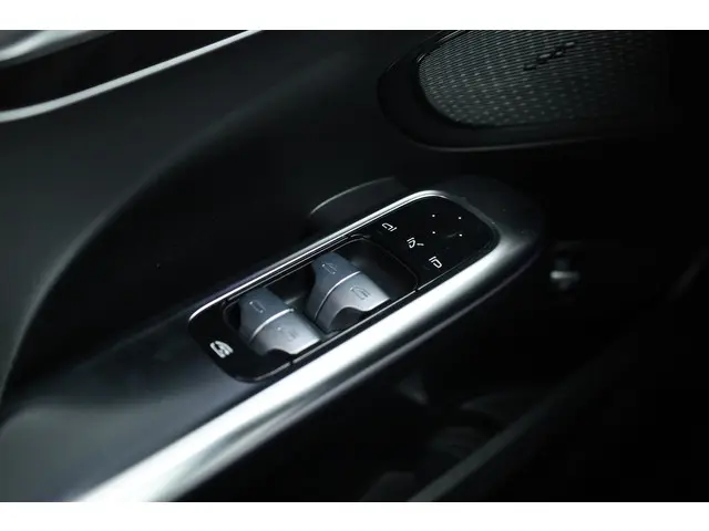 Mercedes-Benz C-Klasse 200 AMG Line 2022 Hybride Benzine 8