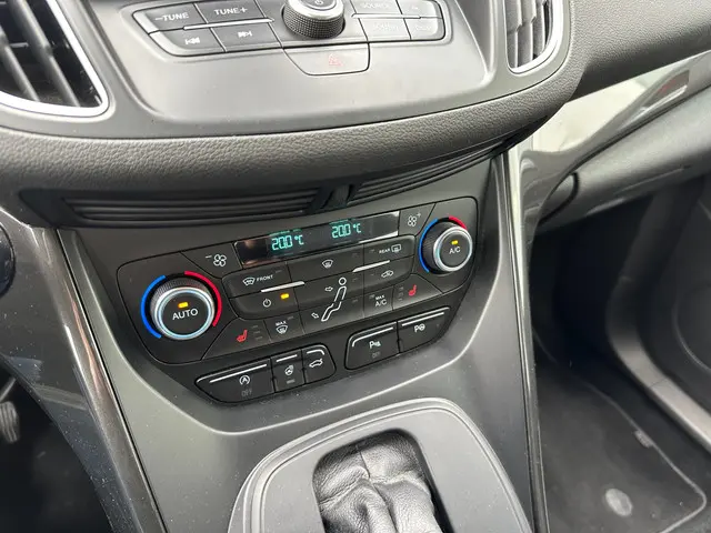 Ford C-MAX 1.5 Titanium 2018 Benzine 26