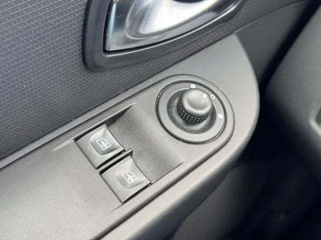 Renault Clio 0.9 TCe Authentique Airco 2015 Benzine 22