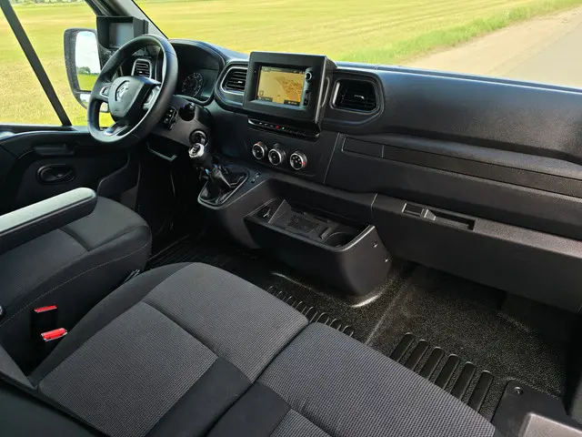 Renault Master T35 2.3 dCi Lowliner 2022 Diesel 12