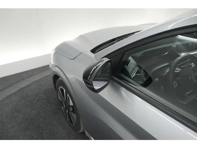 Peugeot 208 PureTech 100 Allure 2024 Benzine 22