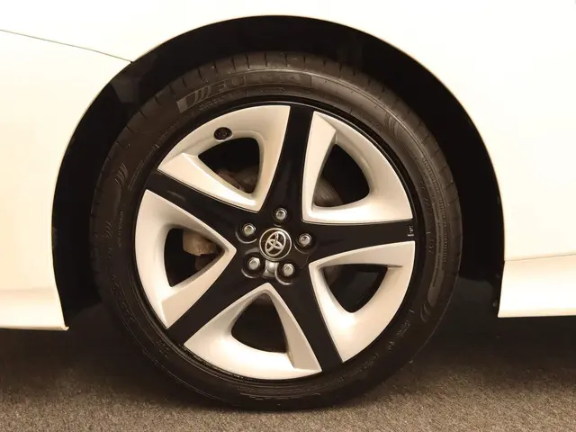 Toyota Prius 1.8 Active 2018 Hybride Benzine 19