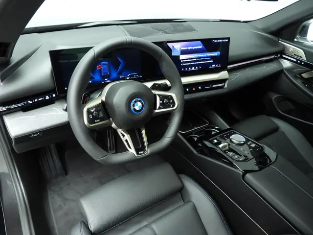 BMW 5 Serie Sedan 530e 2025 Hybride Benzine 6