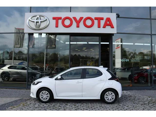 Toyota Yaris 1.5 Hybrid Active 2022 Hybride Benzine 25