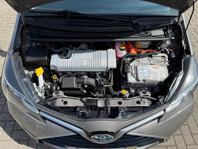 Toyota Yaris 1.5 Hybrid Dynamic 2015 Hybride Benzine 32