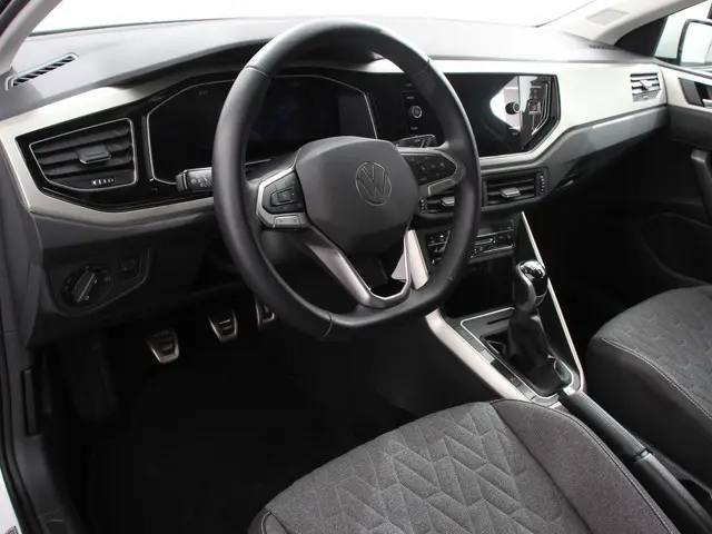 Volkswagen Polo 1.0 TSI Move 2024 Benzine 9