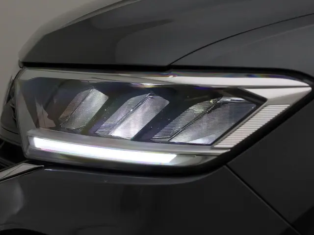 Volkswagen T-Roc 1.0TSI/116PK Life 2024 Benzine 12